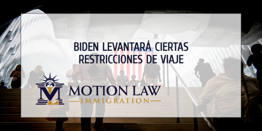 Administración de Biden planea remover restricciones de viaje