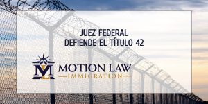 Juez federal mantiene el título 42 activo