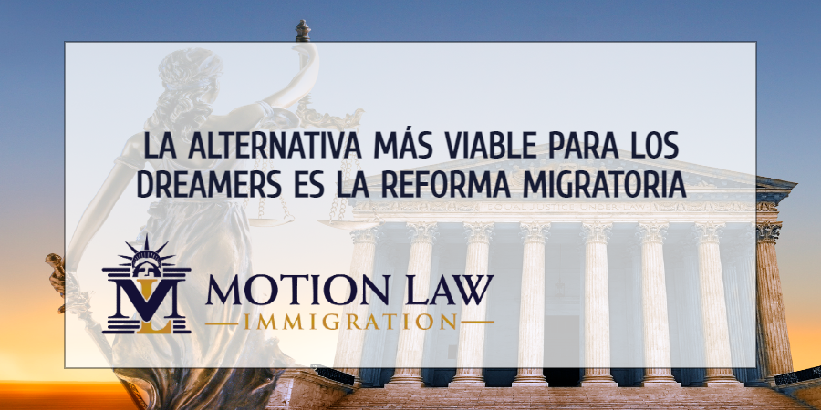 Varios proyectos de ley de inmigración aún podrían beneficiar a los Dreamers
