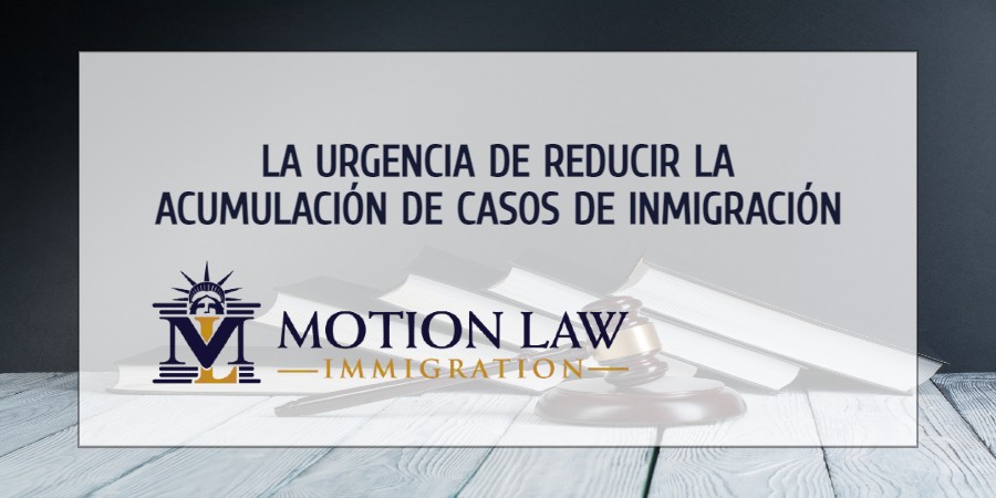 Juez de inmigración habla de urgencia de resolver la acumulación de casos de inmigración