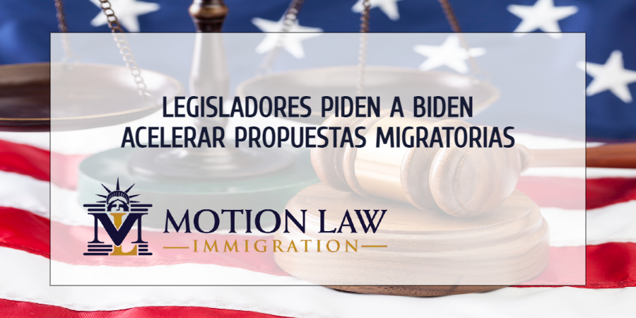 Legisladores latinos urgen a Biden presionar para avanzar con reforma migratoria