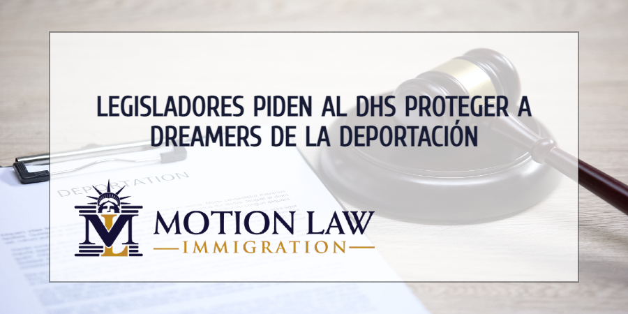 Grupo de legisladores piden a Mayorkas proteger a los Dreamers