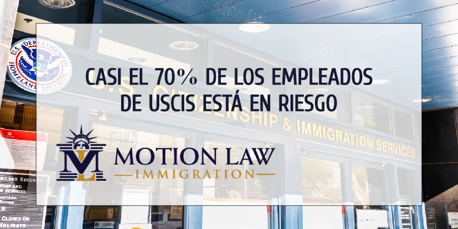 USCIS supenderá a más de 13.000 empleados