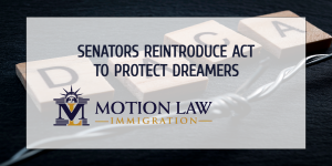Legislators reintroduce the "DREAM Act"